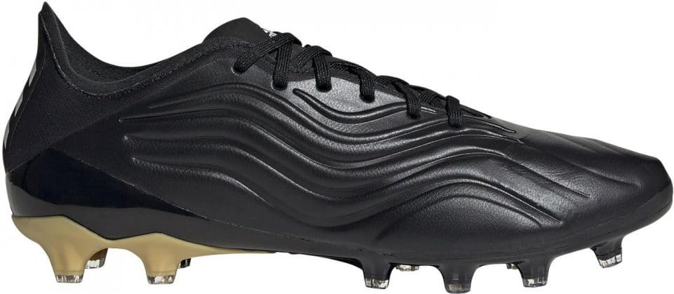 The 10 Best Football Boots for Defenders